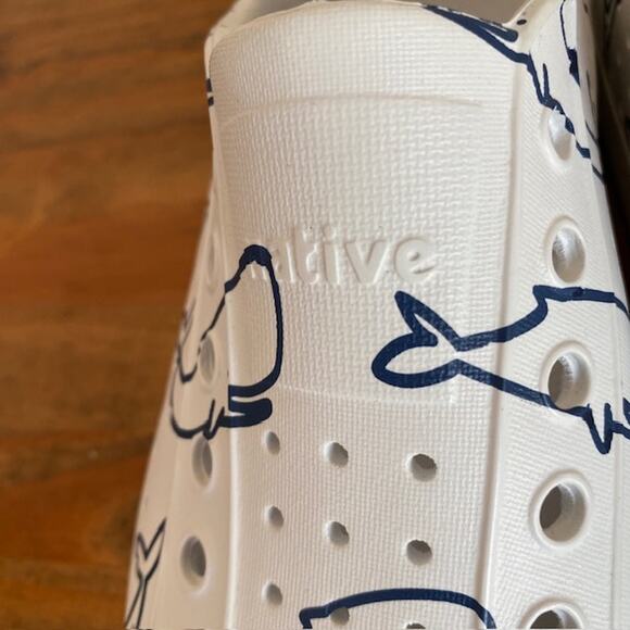 Native Jefferson Slip-on White with Navy Whales Boat Water Shoes - Size 9 - Picture 4 of 8
